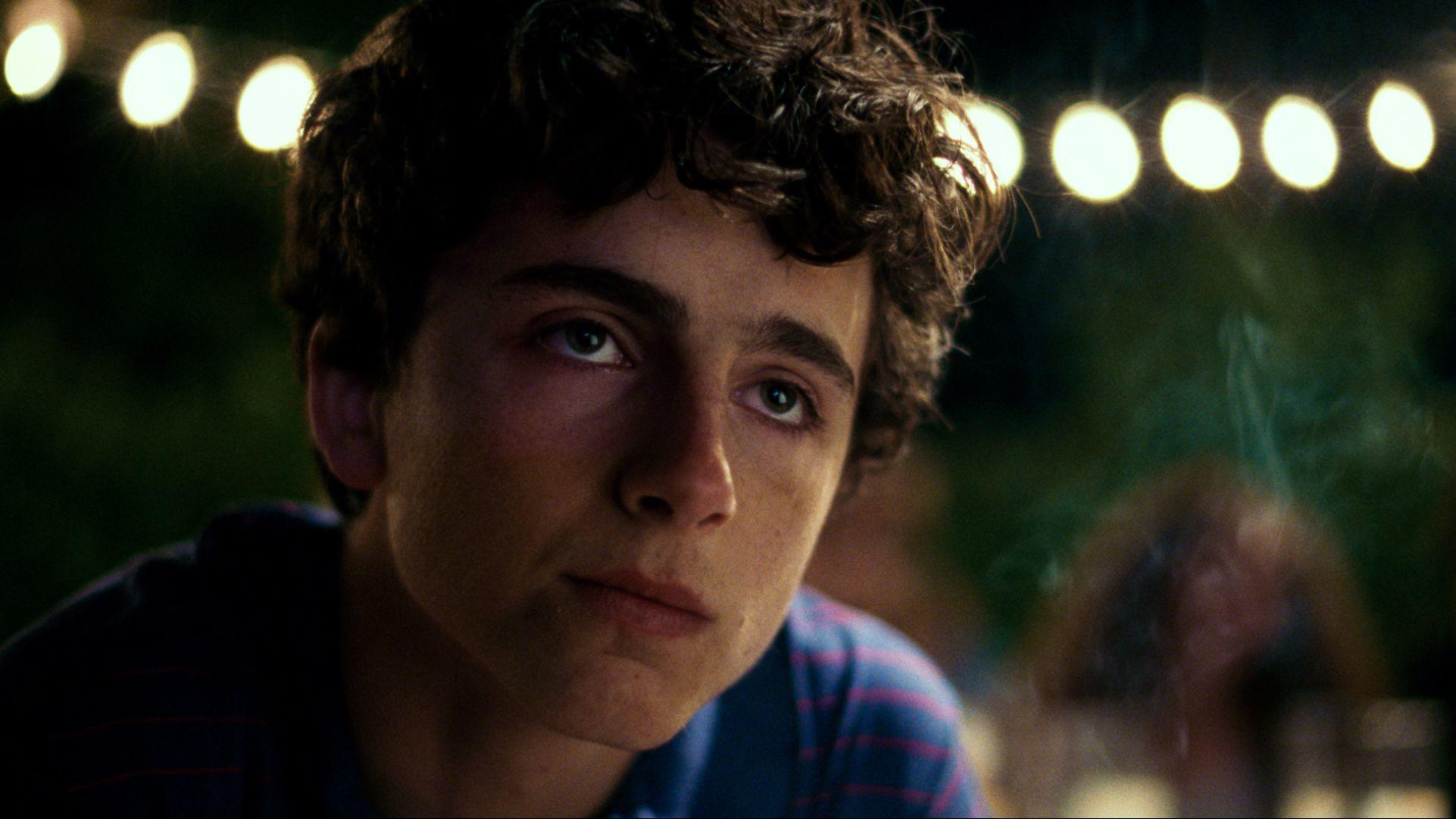 Elio watching Oliver dance